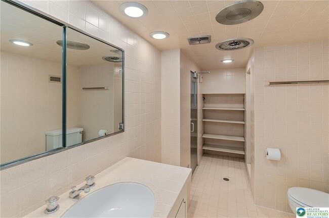 Building Photo - 2824 College Dr