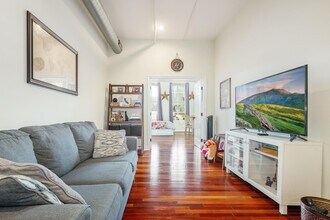 Building Photo - Stunning, Chic 2-Bedroom Apartment in the ...