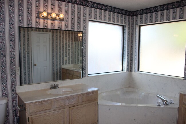 Building Photo - Charming 3-Bedroom Home in Jamesway Addition – Available Now!