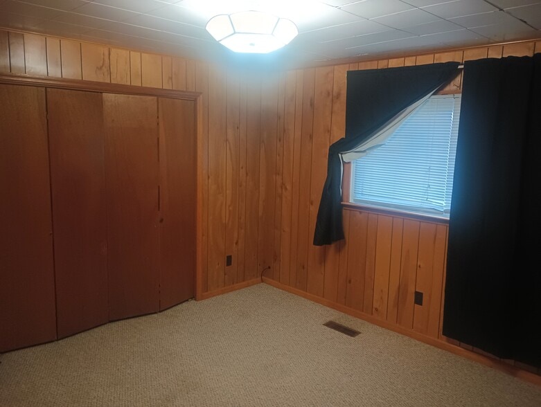 2nd Bedroom - 1039 Old State Highway 8