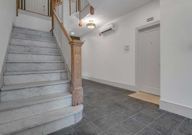 Building Photo - Amazing apartment in Brighton