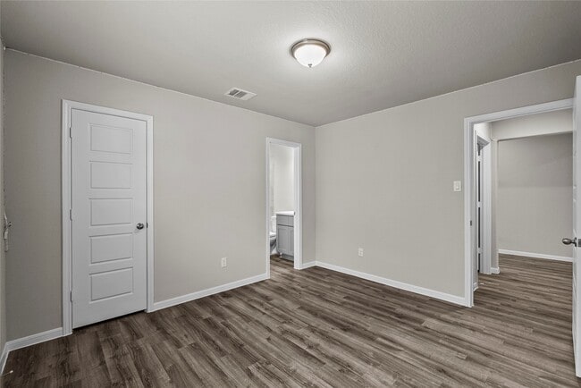 Building Photo - 4302 Fenwick Rd