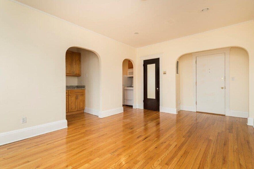 Building Photo - 123 Highland Ave