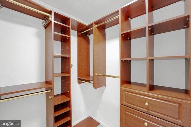 Building Photo - 2737 Manhattan Pl