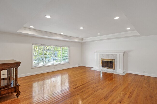 Building Photo - Beautiful home with Campbell schools