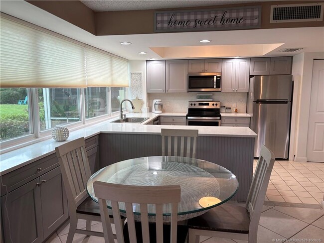 Building Photo - 3566 SW Sunset Trace Cir