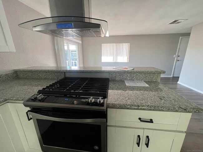 Building Photo - 955 Howard Ave