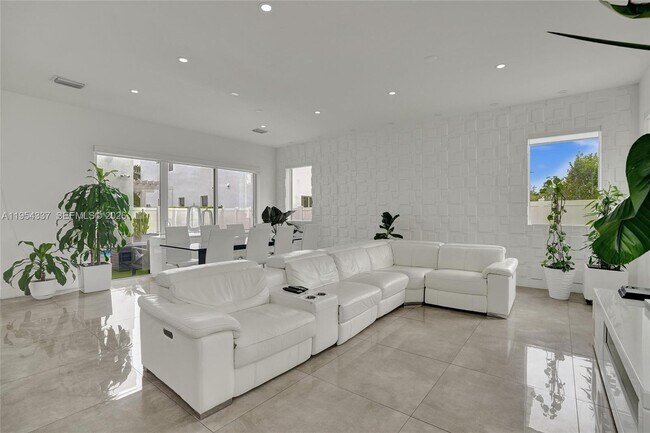 Building Photo - 9995 NW 75th St