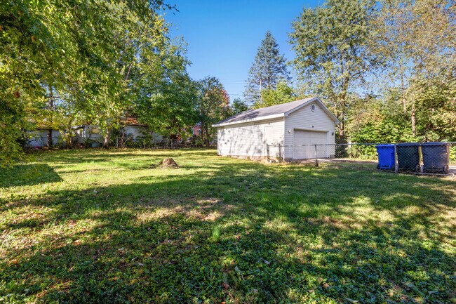 Building Photo - 2057 Heather Way