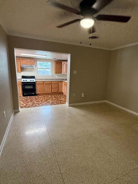 Den - 2912 Delille St