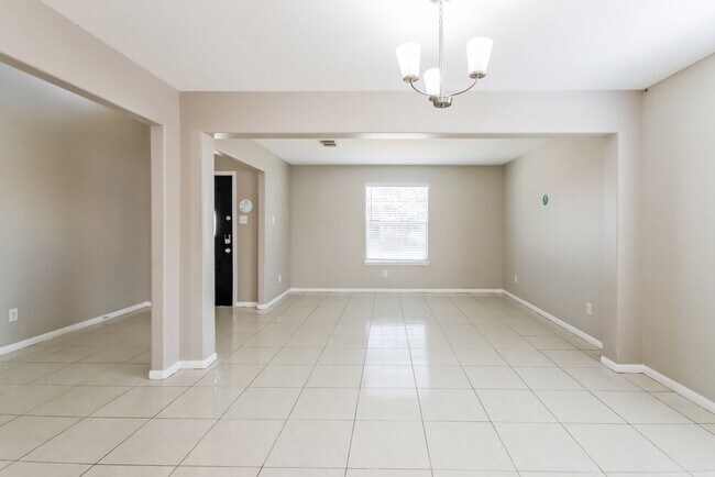 Building Photo - 7931 Evergreen Terrace Ln