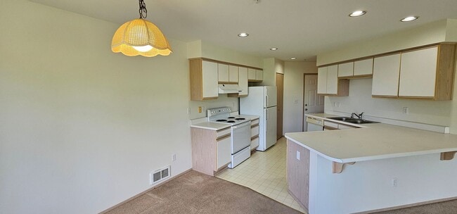 Building Photo - Partial View Condo