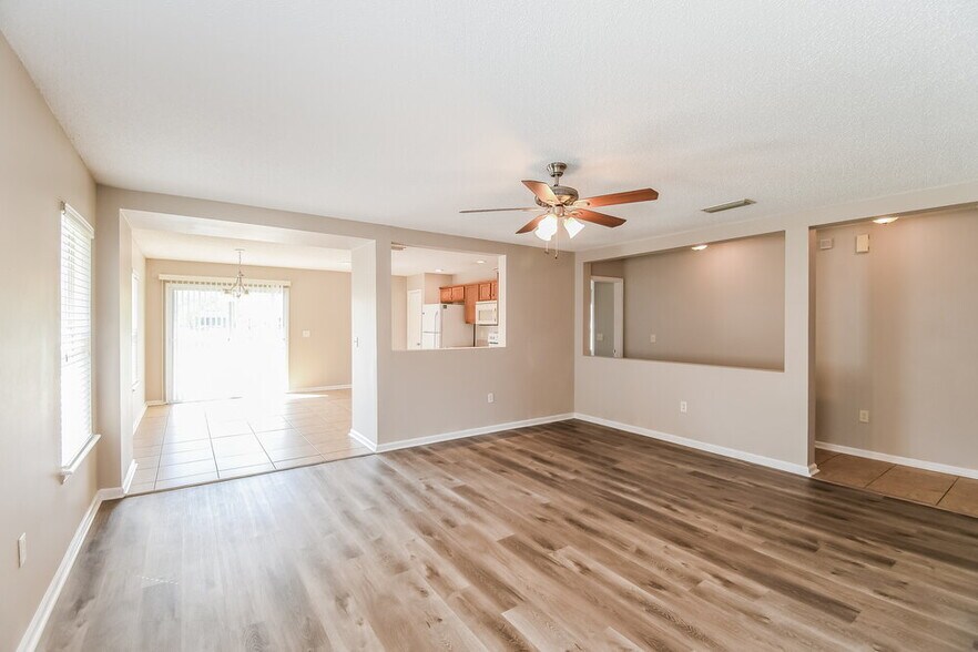 Building Photo - 11412 Brian Lakes Dr N