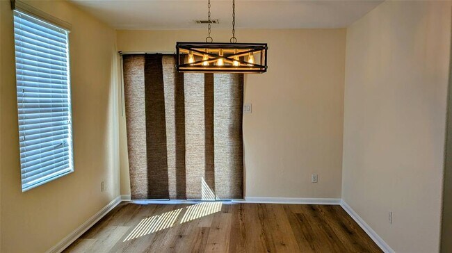 Building Photo - 133 Rush Haven