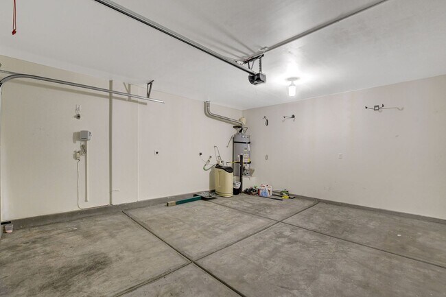 Building Photo - Beautiful Two-Story Home in Gated Cortona – Southern Highlands!