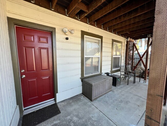 Building Photo - PRE LEASE TODAY!! Remodeled 2 bed, 2 bath unit in Midtown