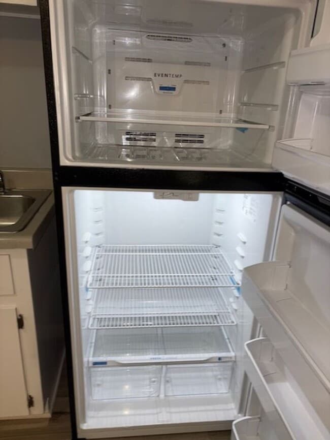 Building Photo - Recently Updated 3 Bedroom 1 Bath Home in ...