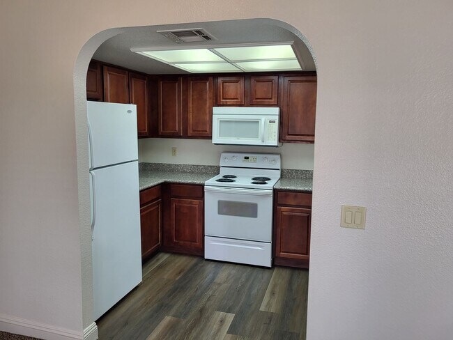 Building Photo - 1412 Bass Dr