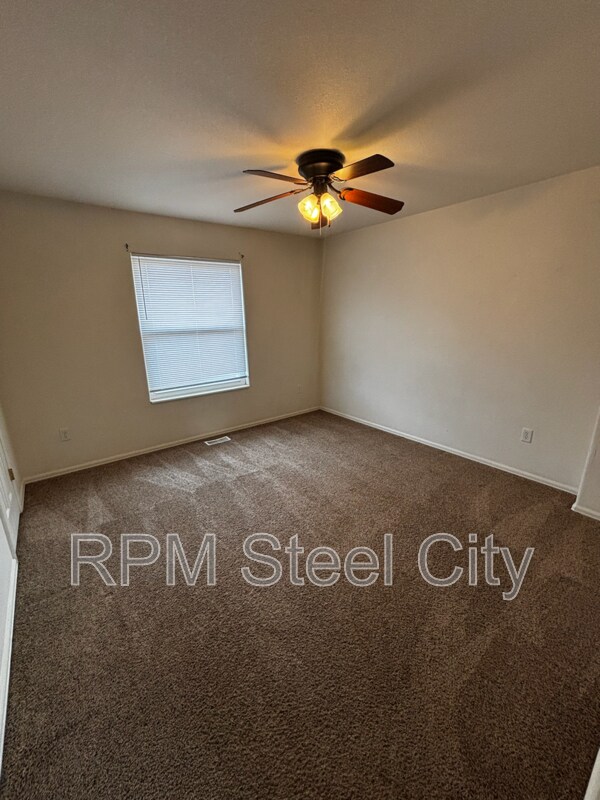 Building Photo - 351-353 W Song Sparrow Dr