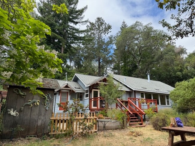 Building Photo - Welcome Home to Karas Lane. In the Country...