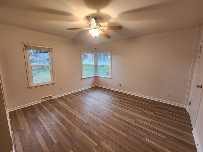 Building Photo - 350 SW State St