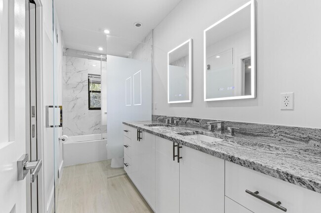 Building Photo - 11311 Pond View Dr