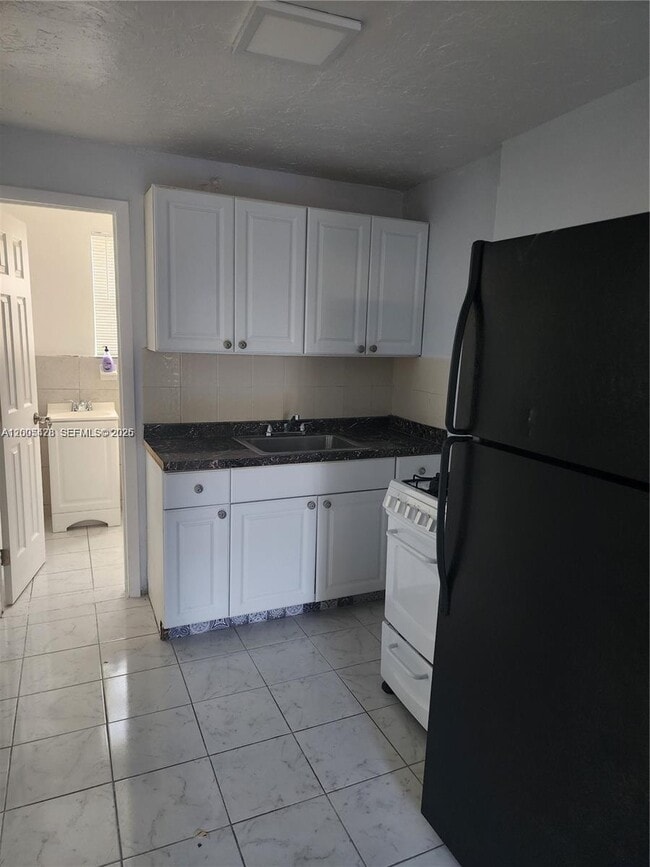 Building Photo - 224 SW 6th Ave