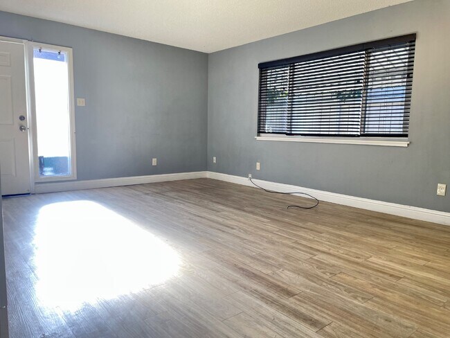 Building Photo - 3535 N San Joaquin St