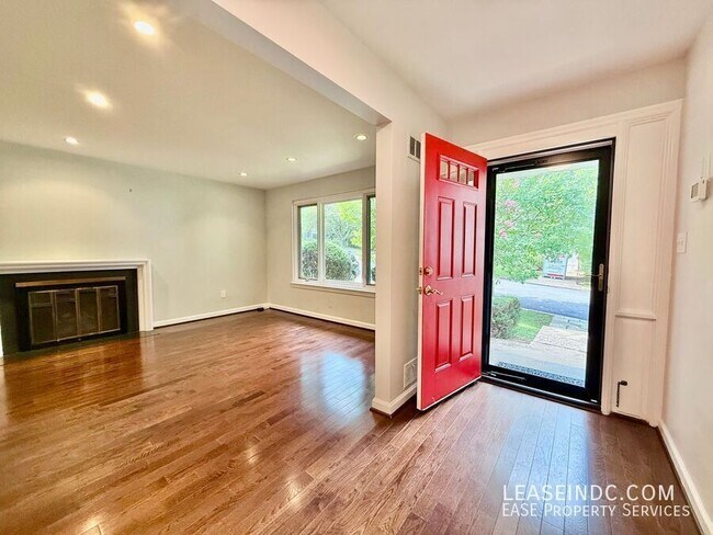 Building Photo - 4439 Springdale St NW