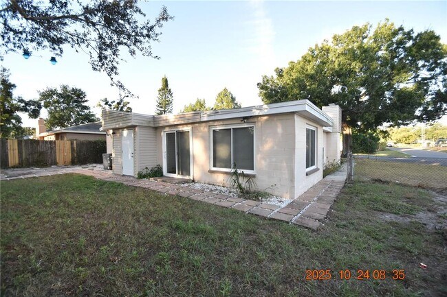 Building Photo - 10011 N 28th St