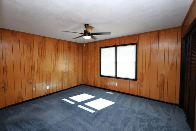 Building Photo - 4018 N Oak Street Extension