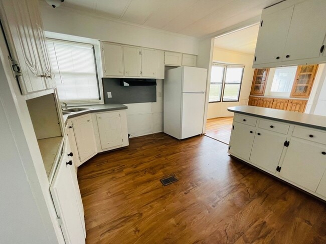 Building Photo - 3 BR, 2 BA doublewide in Pikeville school district