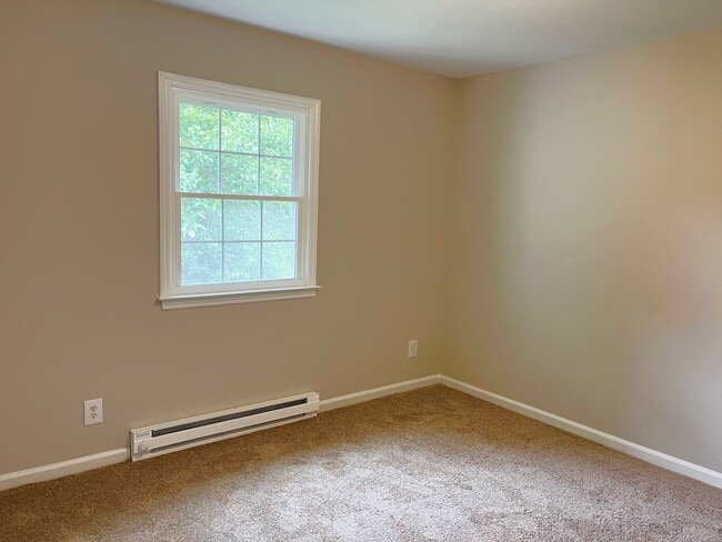 Building Photo - Renovated Greensboro Home