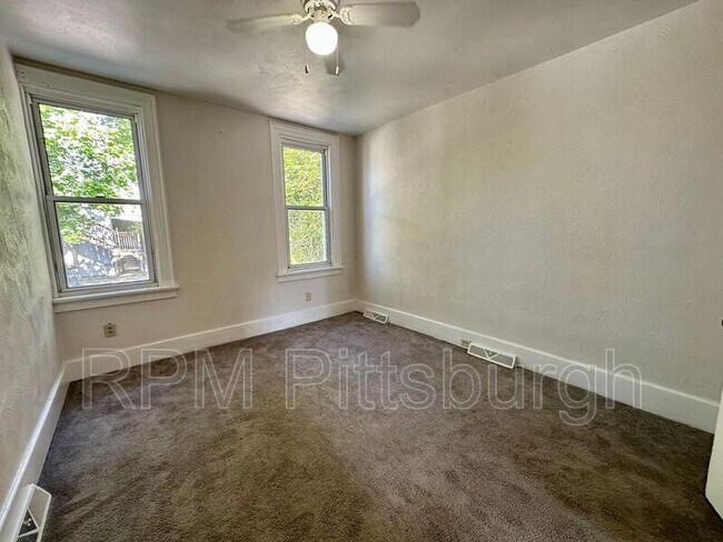 Building Photo - 817 N Sheridan Ave
