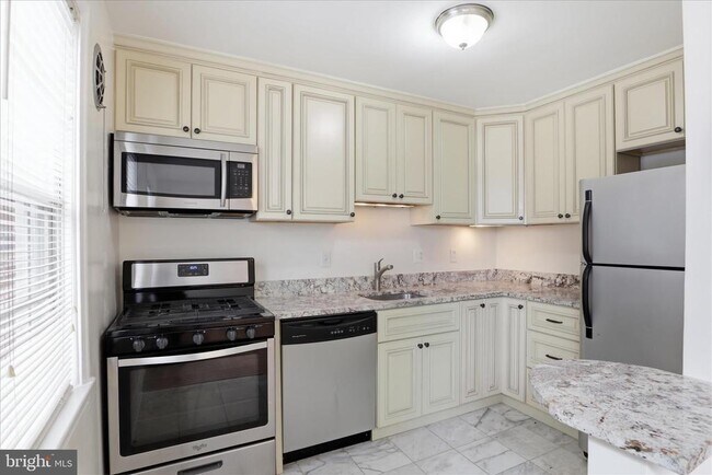 Building Photo - 6622 10th St