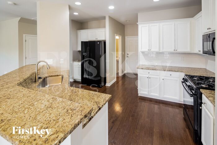 Building Photo - 445 Whispering Breeze Ln