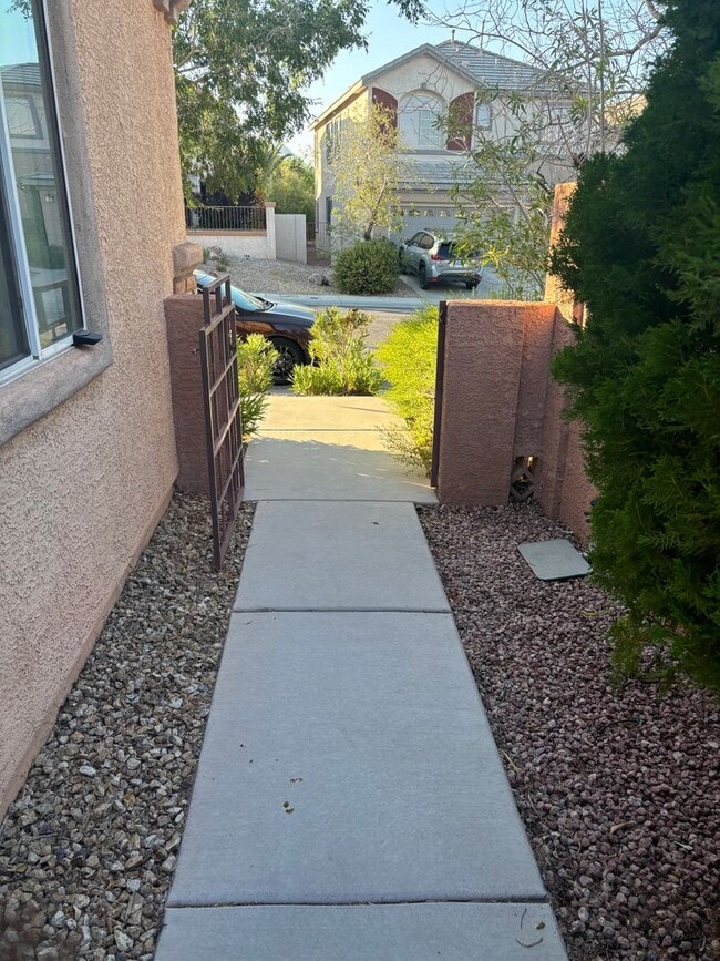 Building Photo - Wonderful single story rental in the heart of Summerlin