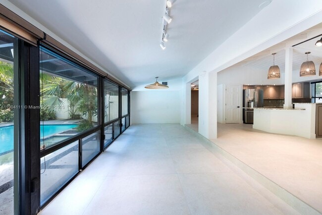 Building Photo - 1107 NE 118th St