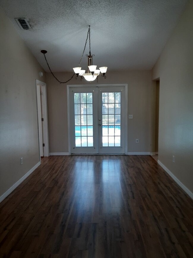 Building Photo - Split Floor Plan POOL HOME