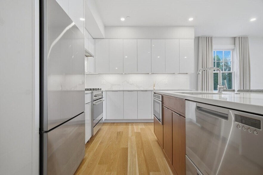 Building Photo - 145 Englewood Ave