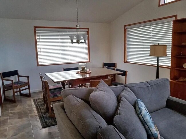 Building Photo - Furnished MID-TERM ~ Unique Ocean Front House