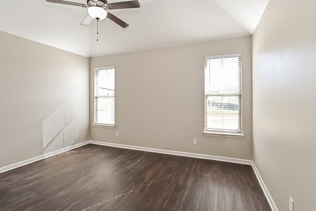 Building Photo - 75 Briar Hollow Ln