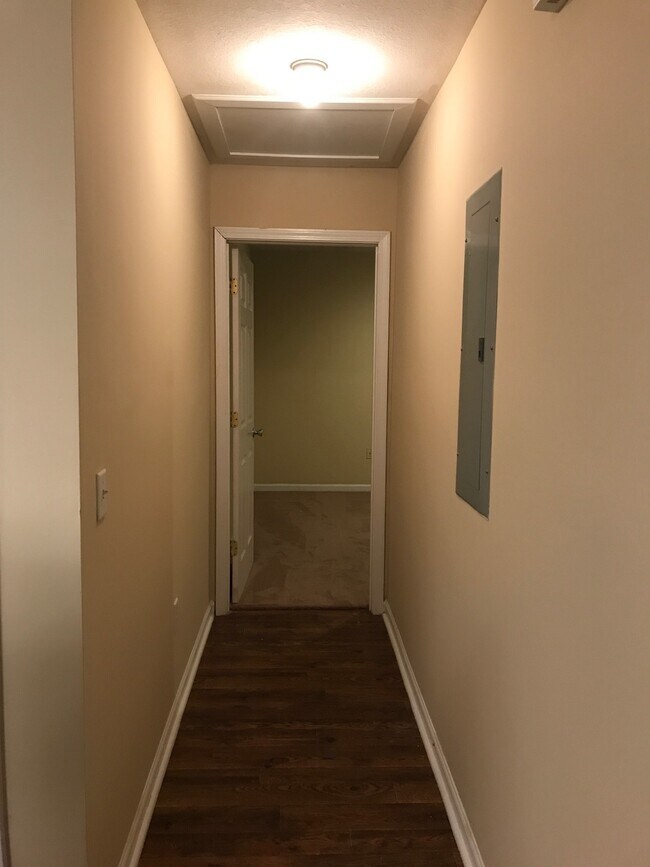 Building Photo - 5606 Landings Pkwy