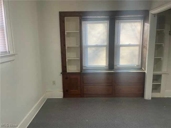 Building Photo - 958 E Wilbeth Rd