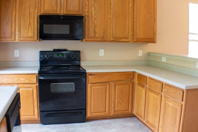 Building Photo - 5145 Mabe Dr