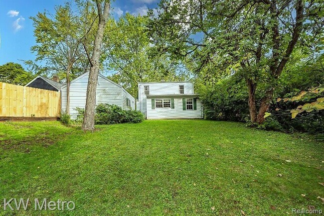 Building Photo - 1305 Collegewood St