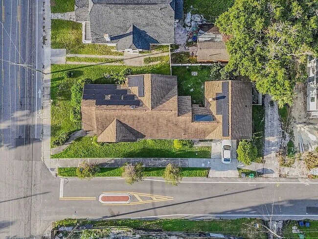 Building Photo - Fall Semester Move-In | Spacious 5BR Home in Ridgewood Park