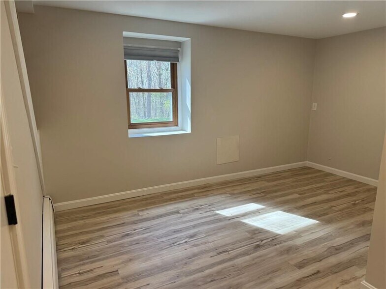 Building Photo - 4 Apple Orchard Ln