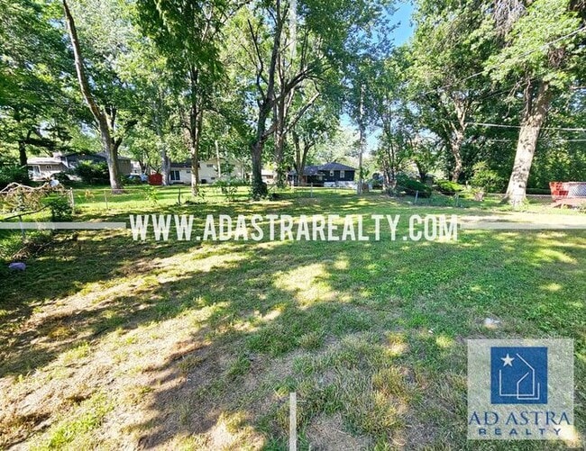 Building Photo - Updated 3 Bed 2 Bath Home in Kansas City-Coming SOON!!