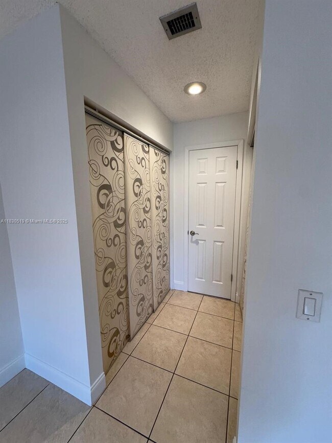 Building Photo - 10441 Mahogany Key Cir